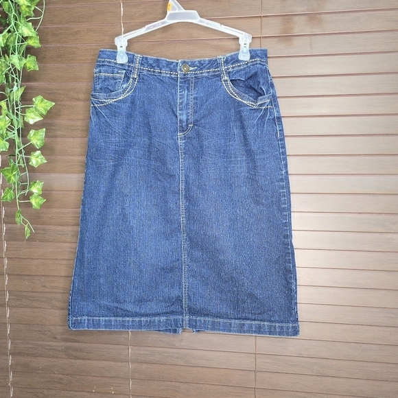 Cato Dresses & Skirts - Cato Midwash Split Hem Midi  Denim Skirt Women's Size 10
